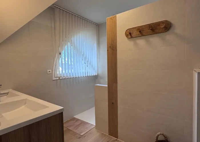 L'oree Du Mont Proche Du Mont Saint Michel Guest house